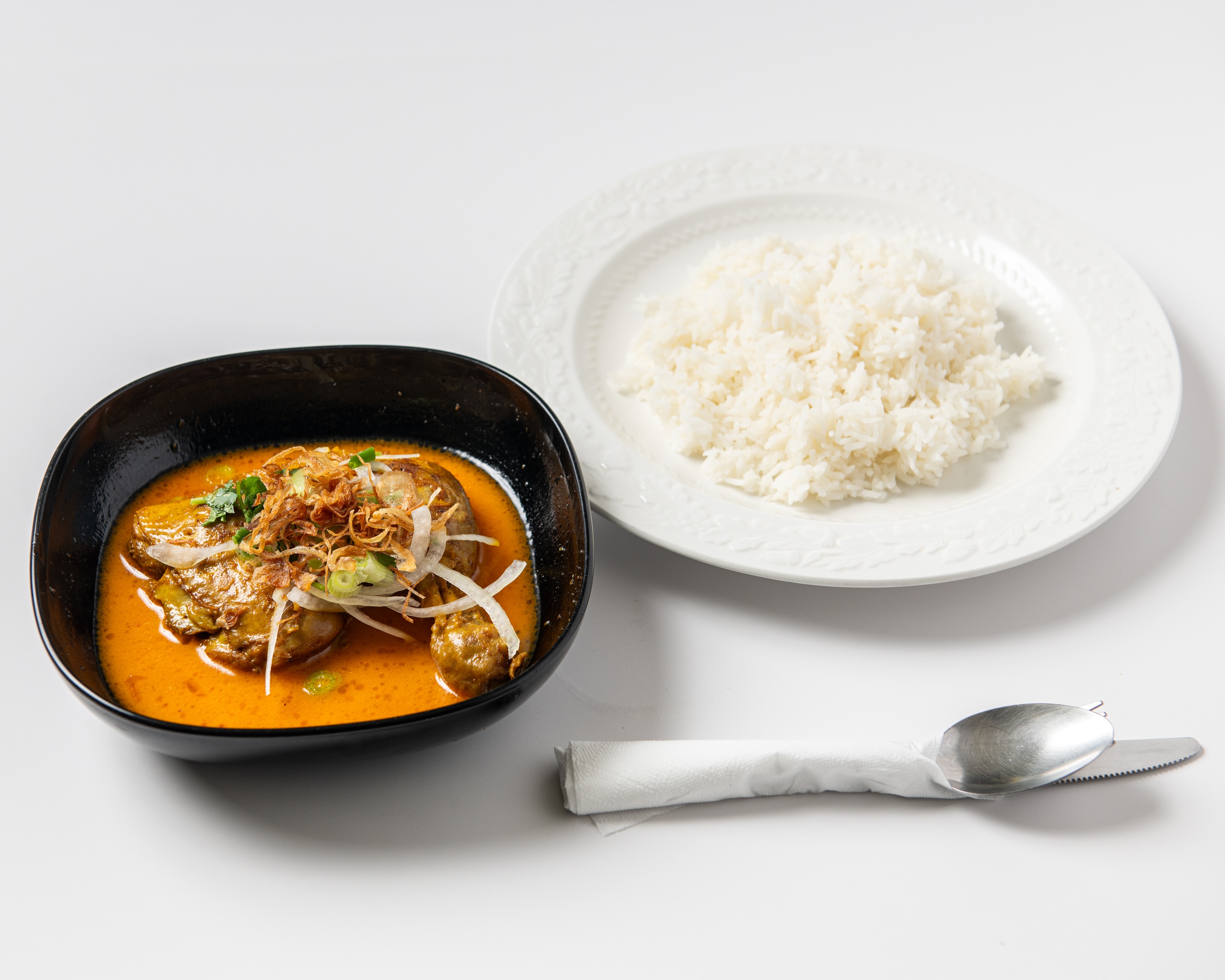 Cơm Cà Ri Gà (Com Ca Ri Ga) - Curry chicken on steamed broken rice